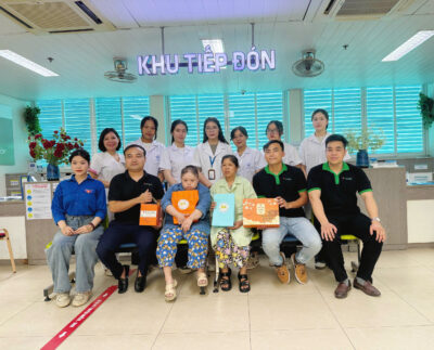 Công ty Falcon tặng 200 phần quà cho bệnh nhân tại bệnh viện Thanh Nhàn